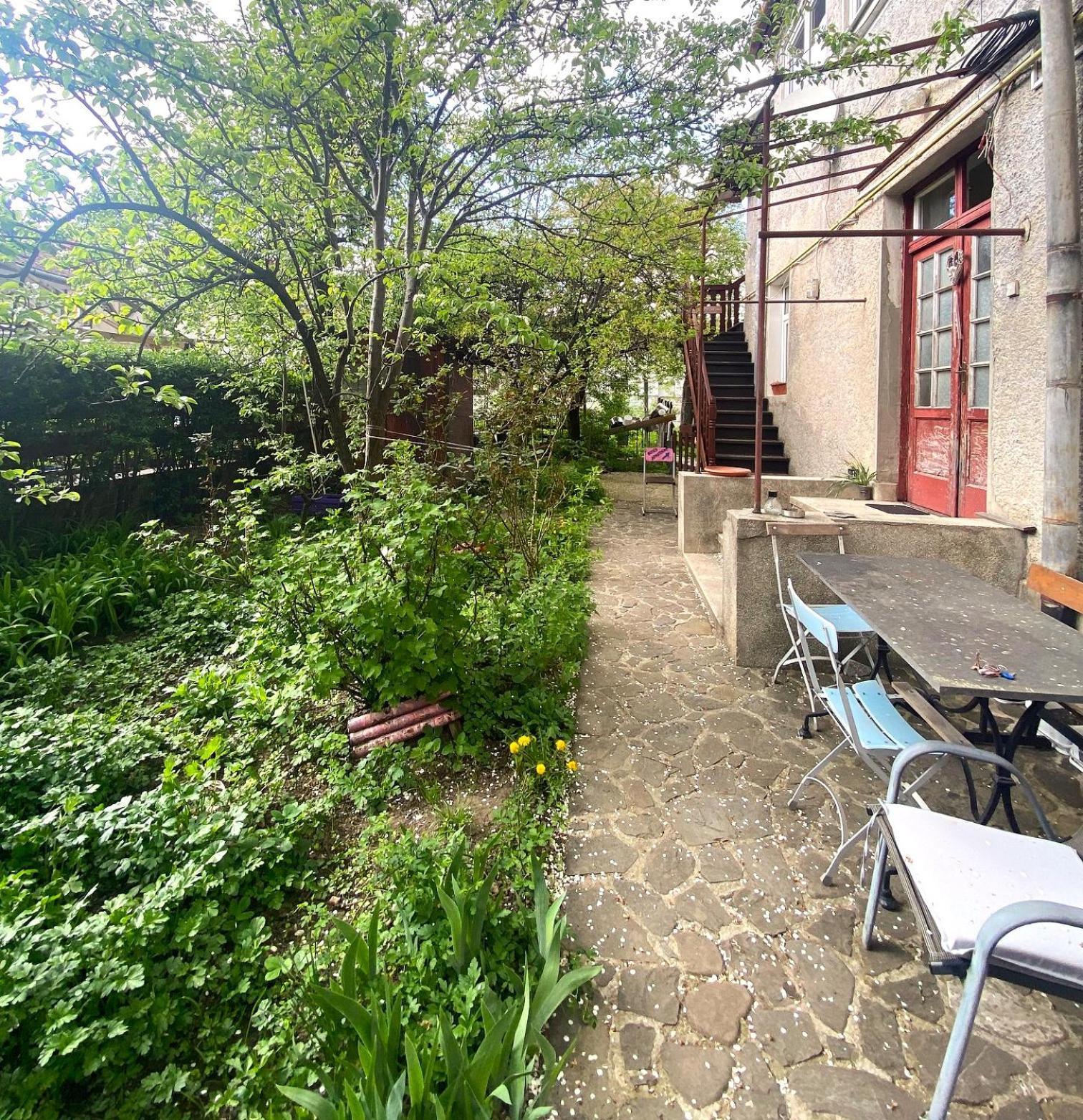 Rose's Oldtown Apartment *